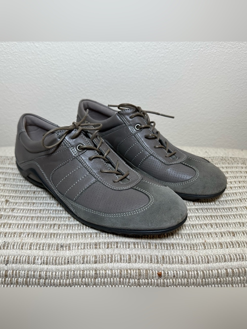 Ecco Women's Gray Lace-Up Sneakers Size 8.5